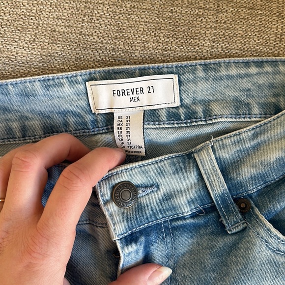 Forever 21 Men’s Distressed Straight Jeans - Picture 3 of 4